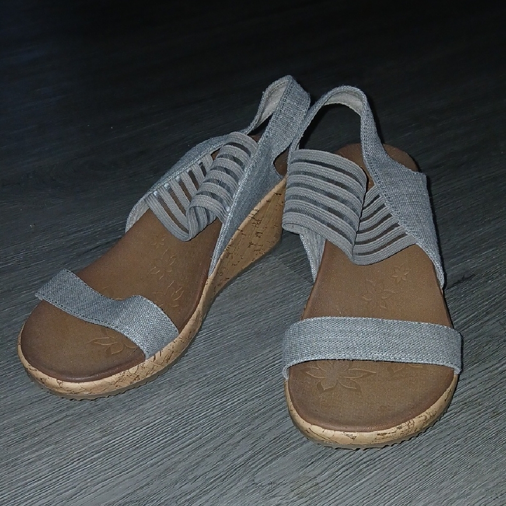 Skechers luxe foam tan Women's Wedge Sandals Style 38527 Sz 9 NWOT